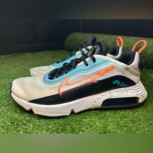 NIKE Air Max 2090 White/Turf Orange/Black size 6.5Y/ Womens Size 8 Running Shoes